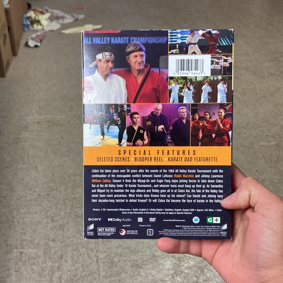 Cobra Kai Season 4 Complete Season - Picture 3 of 12